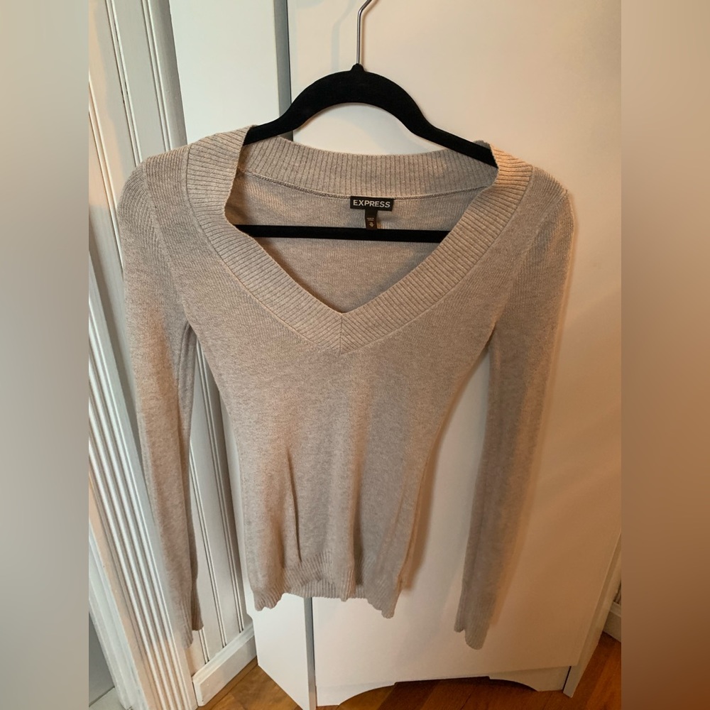EXPRESS VNeck lightweight sweater